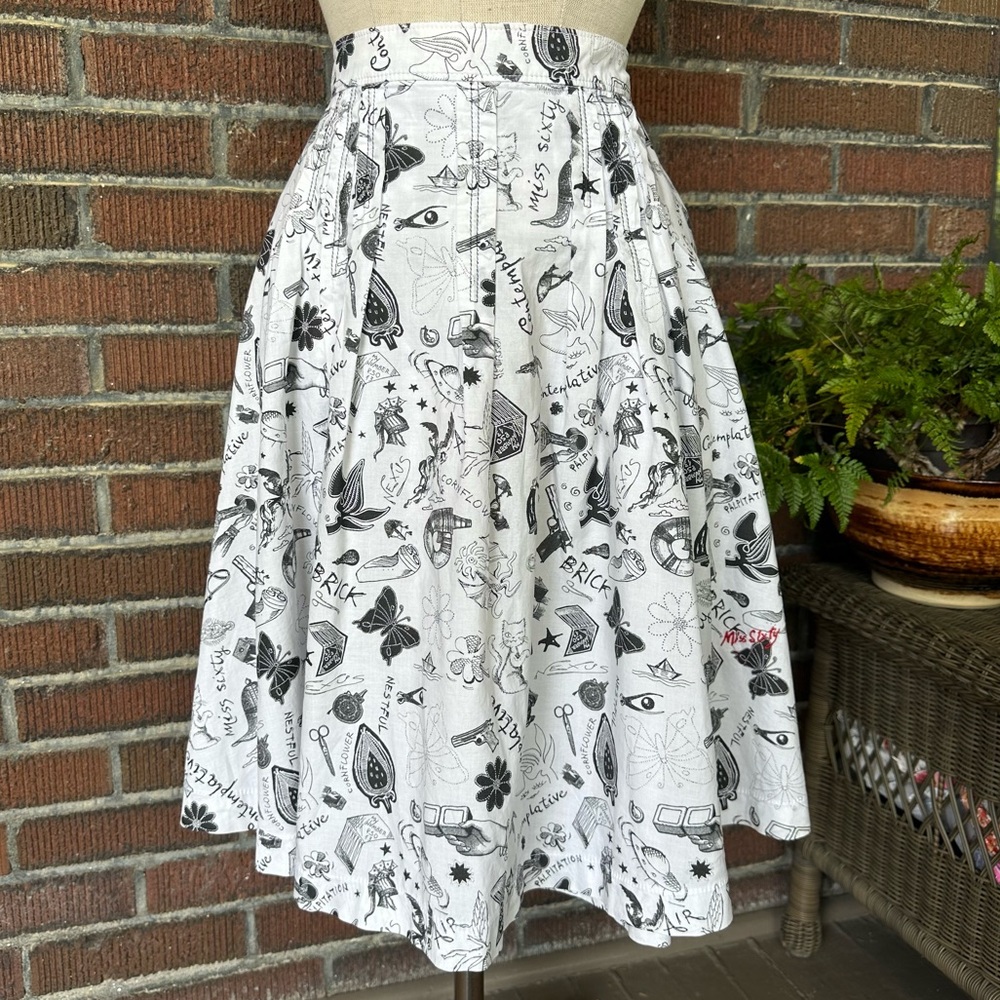 Miss Sixty Y2K rare vintage ivory/cream abstract/graffiti print skirt. Size Med